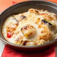 （北海道産米使用）
北海道産小麦の自家製パン・サラダ付