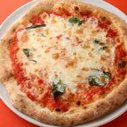 北海道産小麦配合パン（フォカッチャ）・サラダ付