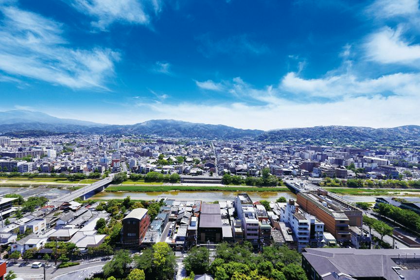 地上60メートルから、東山が一望できます