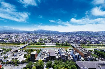 未就学児の方のご予約はこちら
ホテル自慢の洋食の品々を、東山の眺望とともにご堪能ください。
