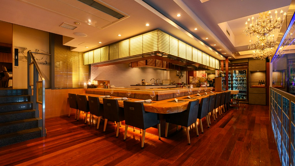 ドラマチックな食体験とリュクスな空間を気構えなく楽しめる