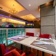 芝公園エリアの接待スポットとして定評がある一軒。料理・空間・接客ともハイクオリティで、大切なビジネスシーンに安心して臨めます。和牛をはじめ日本の逸品食材が揃うので、海外のゲストにも喜ばれるでしょう。