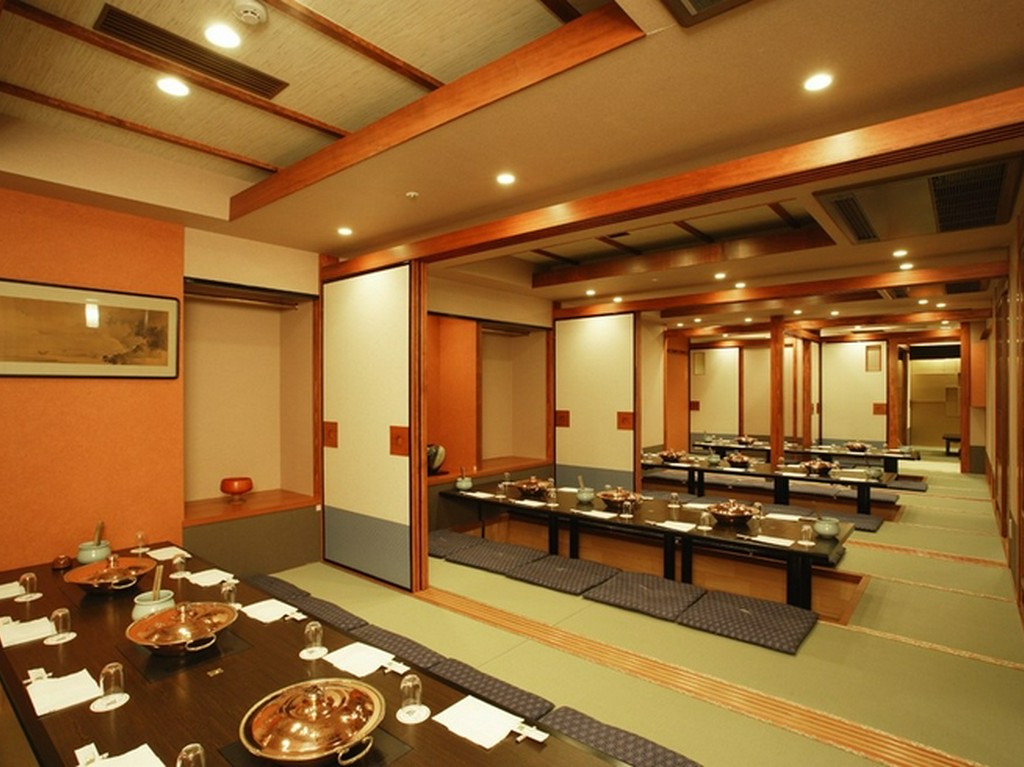 水入らずの会食を心ゆくまで楽しめる大小さまざまな個室席