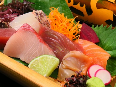 刺身盛りは必須です