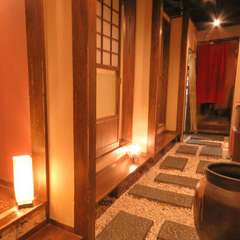 ２F石畳で落ち着いた空間