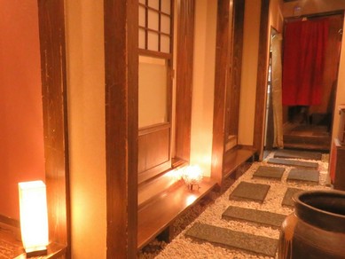 ２F石畳で落ち着いた空間