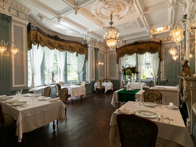 1909年建設。明治からの歴史を感じる、来賓のダイニングを利用