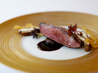 京都亀岡の『七谷鴨（ななたにかも）』を使用したスペシャリテのメインディッシュ