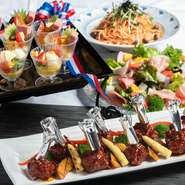 特にオススメは、サラダコーナーのサラダいろいろ。オードブルサラダや惣菜など、すべてのメニューに厳選して仕入れたフレッシュ野菜が使われています。