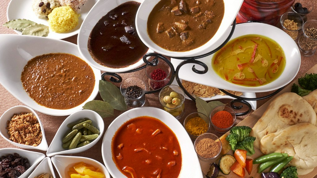 秘伝のスパイスを使い、じっくり煮込んだ香り高い『嵯峨野オリジナルカレー』