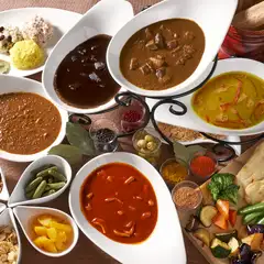 秘伝のスパイスを使い、じっくり煮込んだ香り高い『嵯峨野オリジナルカレー』