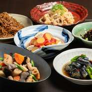 既製品を一切使わず、素材の良さを最大限に引き出した料理が並ぶ『和惣菜』。料理人が心を込めて丁寧につくり上げることで、素材本来の味わいを楽しめるようになっています。