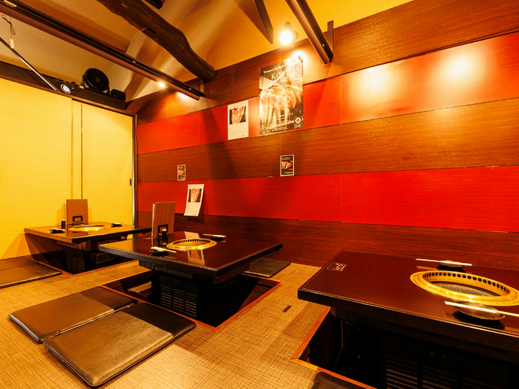 休日は、家族揃ってゆっくり団欒。掘りごたつ席でゆったり食事