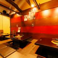 休日は、家族揃ってゆっくりしたいものです。【神戸牛・個室焼肉　大長今　三宮総本店】なら、広いテーブル、掘りごたつ席が用意されているので、ゆったり食事をすることができます。