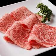 A4・A5等級のみの、極上のサーロインを使用した究極の一品です。薄切りで口当たりも爽やか、ポン酢と一緒に味わうことで、肉本来の旨味も際立ちます。【大長今】の看板メニューです。