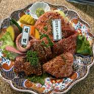 世界最高の牛肉と称される神戸ビーフとA5特選和牛の盛り合わせ。お二人様で十分満足できるボリュームです。