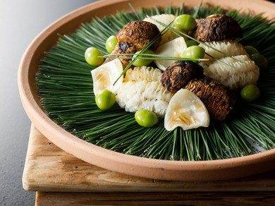 香り豊かに味わう、秋の恵み『鱧と松茸の焙烙焼き』