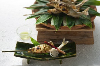 串打ちからの臨場感も楽しめる、夏の風物詩『鮎の串焼き』