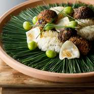 伊勢・三河湾の海の幸や、木曽養老鈴鹿の山の幸、木曽三川の川の恵みと、各地よりその時期の良いものを厳選。なるべく地元の食材を取り入れることを意識しています。