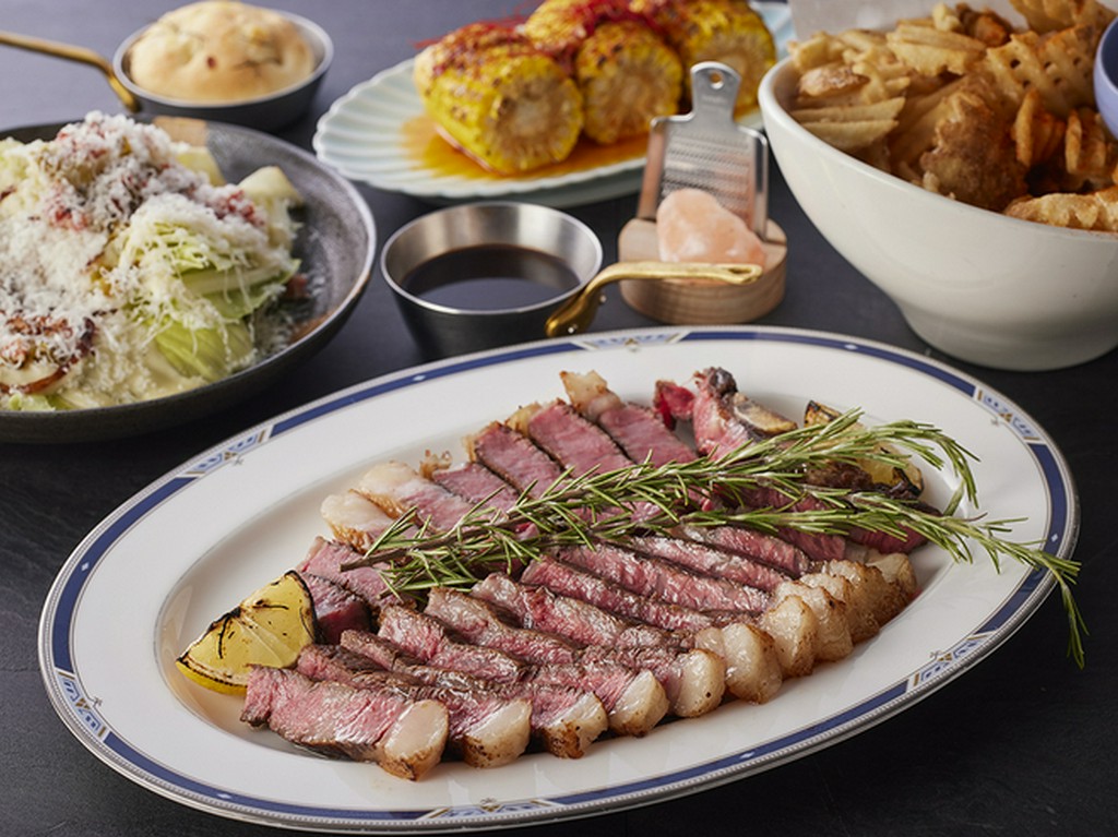 厳選されたプレミアムステーキに舌鼓を