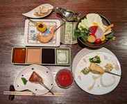 四季折々、和洋折衷な色んな串達を心ゆくまで堪能できるSTOP制のコースです。