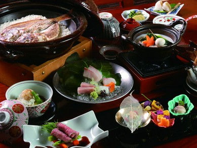 旬の味覚を堪能できる懐石コース料理