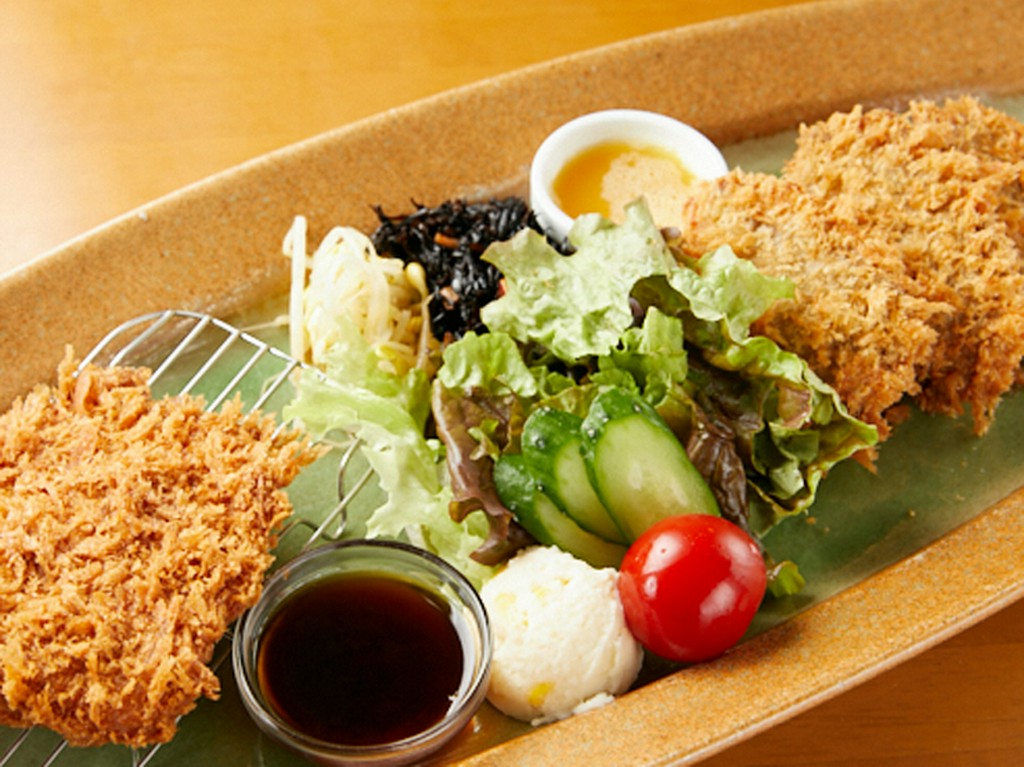 季節ごとに変わるのも楽しみな、旬の食材を使った串揚げ