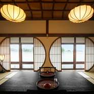 明治からの歴史が色濃く残る建物。【菊水楼】四代目・松浦料理長による、旬の味覚を贅沢に満喫できます。お宮参り・お食い初め・七五三後の食事・成人祝いなど、大切な方との思い出に残るひとときが過ごせます。