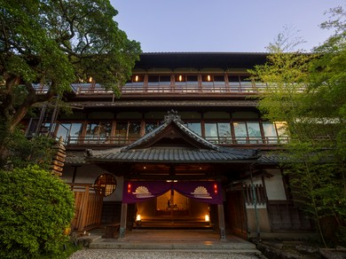 明治二十四年創業。料亭の趣を今に伝える、心地よい和の空間