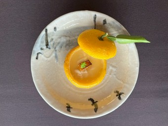 料亭菊水楼の料理長が月替わりでこだわった食材を余すことなく盛り込んだ会席をご用意しております。