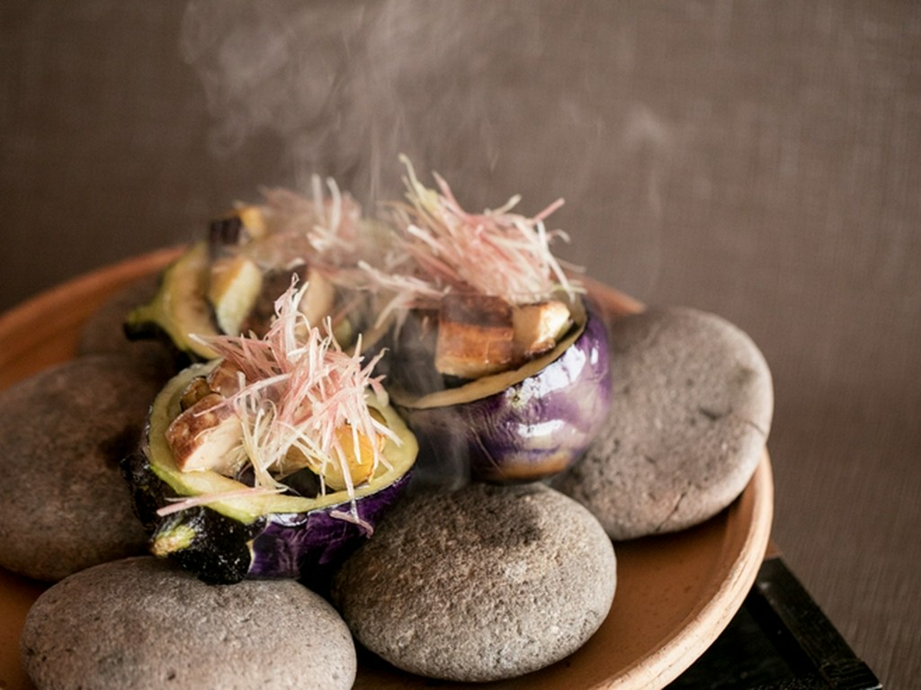 四季折々、旬の食材を厳選。特別な日に『会席　菊水』