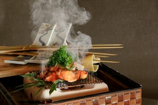 旬の大和野菜を仕入れ、季節の彩りと香りが舞う一皿に
