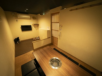 8台分の駐車場有◆全席個室のゆったりと過ごせる店内