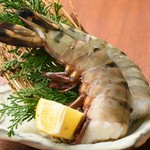 プリップリの大きな大きな海老。磯の香りでリセット。