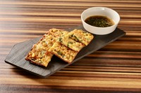 とうもろこしのはじけるような食感と
やさしい香りは夏そのもの。
炊きたての玉蜀黍ごはんに、焼いたお肉をオン!
もう止まらない美味しさが待っています。
余ったら持って帰っていただけます。