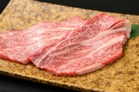 和牛ならではの、柔らかくとろけるような食感をお楽しみください。 