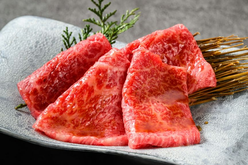 他店にはない《大きめカット》が生み出す香ばしさとジューシーさ