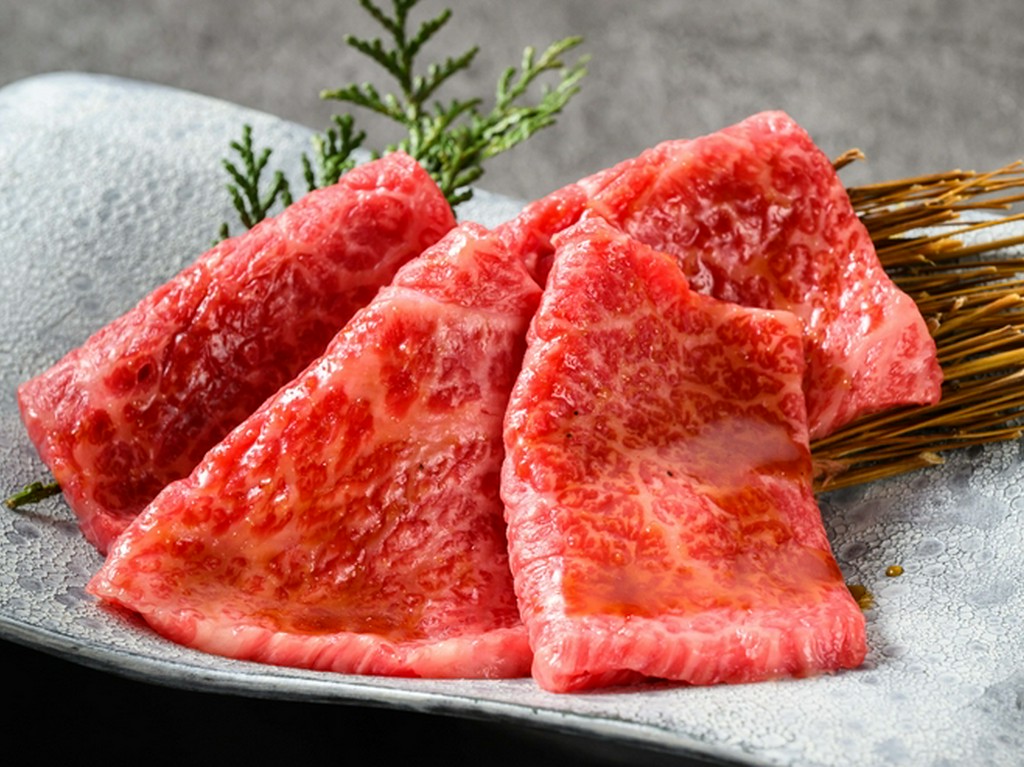 他店にはない《大きめカット》が生み出す香ばしさとジューシーさ