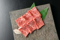 弾力のある赤身なので、お肉を食べている！ と実感できるはず。 もみだれ、つけだれともにたっぷりつけるのがおすすめです。 