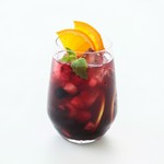 フルーツが入ったサングリア。
飲むだけでなく。食べても美味しい!
2つのおいしさを楽しめます。