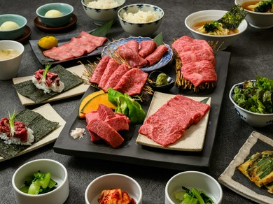 大和牛を中心とした、和牛を堪能できるコース。
大切な方のおもてなしに、とろける至福のひとときを。