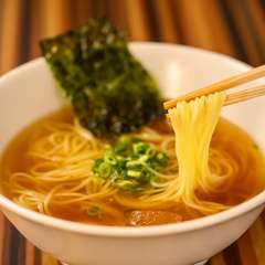 すみわたる牛骨スープが美しい冷麺。 焼肉の〆にピッタリ。