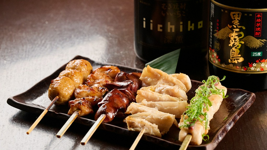 名店の焼き鳥・うなぎを気軽に楽しめる、大型の居酒屋