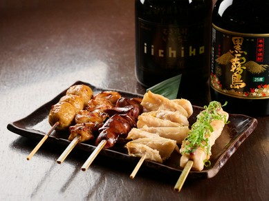 名店の焼き鳥・うなぎを気軽に楽しめる、大型の居酒屋