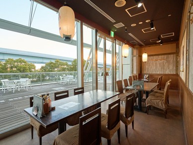 洗練された和の空間。デート・女子会でも利用できる開放的な店内