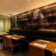 お子様連れでも安心な広々ソファー席もございます！地上9階からの眺めも良いです。お子様用に特別メニューもご用意しております！お気軽にお越しくださいませ。