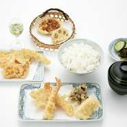 ・海老二尾
・魚介三品
・野菜三品
・かき揚げ
・お揃い