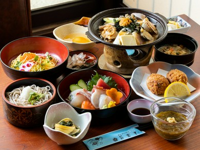 ご当地料理が贅沢に盛り込まれた『津軽の夢御膳』