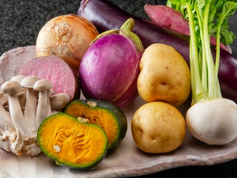 土の香りを感じられるような、みずみずしさのある『旬の野菜』