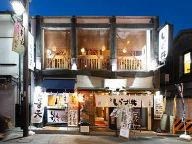 鎌倉の本格グルメと温かなもてなしに憩える小町通りの人気店
